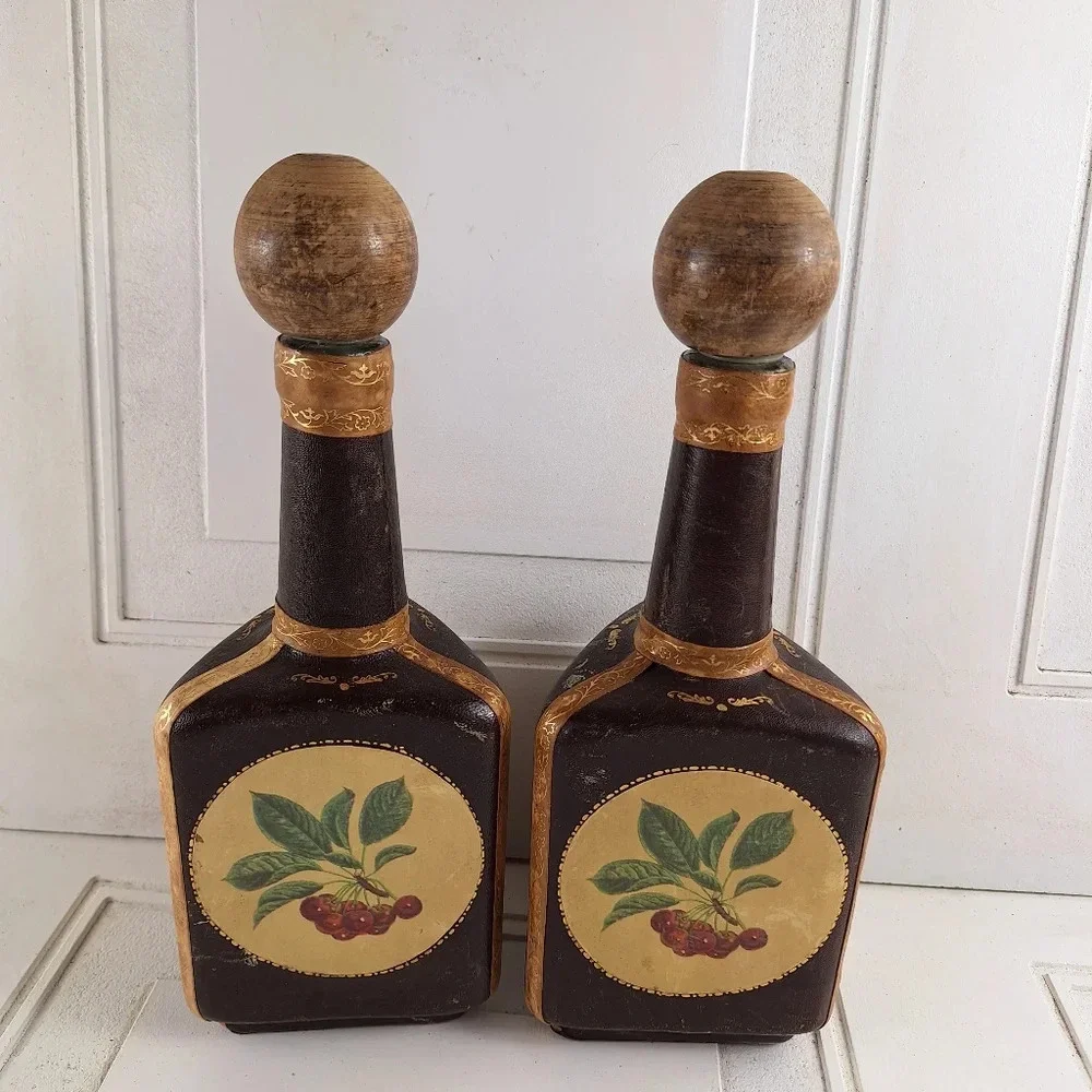 Vintage leather-wrapped glass decanters Rustic - Picture 6 of 10
